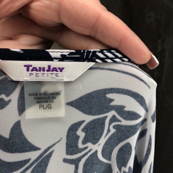 TanJay Petite Blue and White Round Neck Floral Butterfly Wing Sleeve Top Size L - Picture 5 of 5